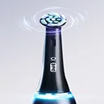Oral-B Zahnbürste mit rotierendem Bürstenkopf und blauen Lichteffekten, die die Reinigungsleistung hervorheben.