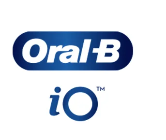 Oral-B iO Zahnbürste, die mit einer Smartphone-App verbunden ist, die eine personalisierte Putzanleitung mit Echtzeit-Feedback anzeigt.