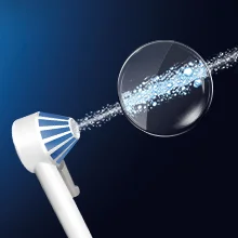 Oral-B Munddusche, die einen Wasserstrahl mit Mikrobläschen zeigt, um Plaque zu entfernen.