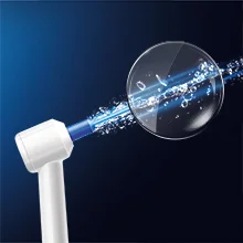 Oral-B Munddusche mit Wasserstrahl, der durch eine Lupe betrachtet wird, um die Reinigungsleistung hervorzuheben.