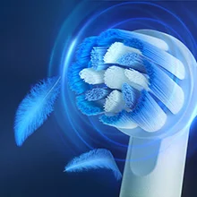 Oral-B iO Aufsteckbürste mit sanften Borsten und schwebenden Federn, die die sanfte Reinigung hervorheben.
