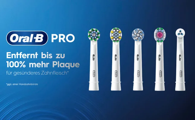 Fünf unterschiedliche Oral-B Aufsteckbürsten mit Text über die Plaqueentfernung links.