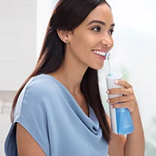 Interactive Display. Interactive Black and White Display signals important information and enables you to select between 5 brushing modes.