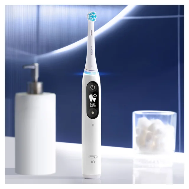 Oral-B iO 6 Elektrische Zahnbürste, Reiseetui, white