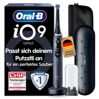 Oral-B iO9 mit Lade-Reise-Etui und Schnellladestation.