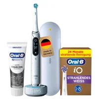 Oral-B iO Sense Zahnbürste, Ladestation, Reiseetui und Bürstenkopfetui.